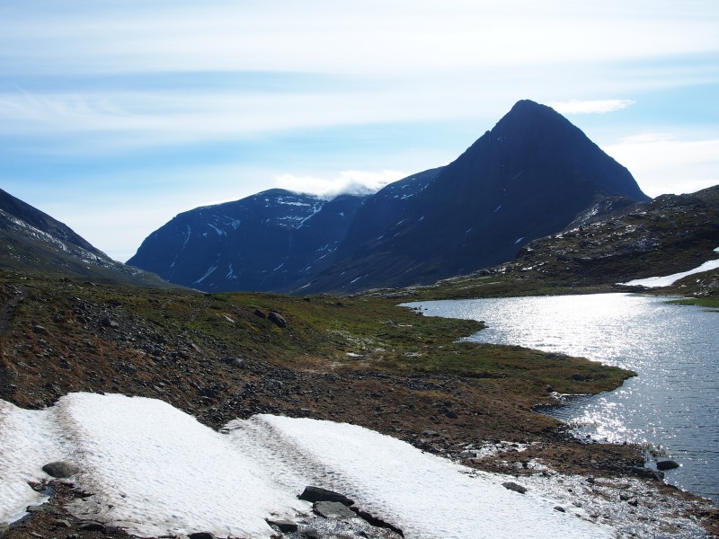 Vaeltaminen Ruotsissa tarjosi uusia kiehtovia kokemuksia lumen ja veden peittämillä taipaleilla.